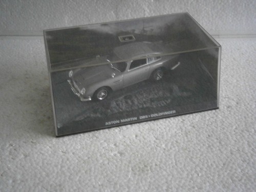 Voiture miniature aston - aston, martin