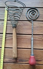 LOT DE 2 ANCIENS BATTEURS A