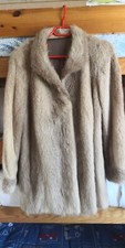 Manteau fourrure ragondin beige clair marque Arnaud Nîmes 