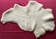 très belle peau de mouton naturelle