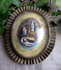 ANCIEN MÉDAILLON SOUVENIR DE LOURDES, VIERGE MARIE, EN PLÂTRE PEINT- FIN XIXème.