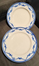 2 assiettes en porcelaine tournai ?