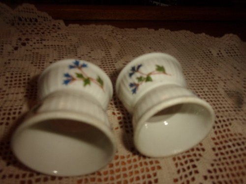 Deux coquetiers porcelaine - deux,