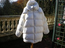 une grosse doudoune blanche femme en taille L