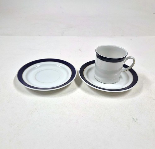 Ensemble tasse soucoupe - tasse, en
