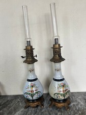 paire de lampes à pétrole