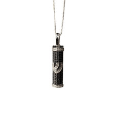 Pendentif Mezouza en argent et noir avec lettre tibia
