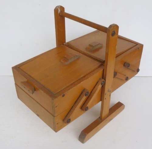 Petite travailleuse ancienne - petite,