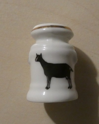 Dé coudre en porcelaine - à,