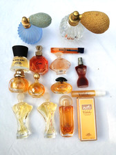 lot de quatorze flacons