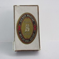 boite ancienne AU BON MARCHE pour présenter des mignonettes