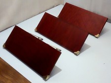 3 ETAGERES EN BOIS- EQUERRES ET COINS EN LAITON