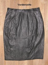 Jupe en cuir noir mi-longue en