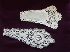 DEUX COQUETS JABOTS ANCIENS MODESTIES DENTELLE TRES FINE MAIN FIN XIXè