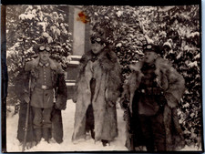 Première Guerre Mondiale, Officiers allemands portant des manteaux de fourrure, 