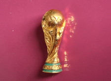 PIN'S ARTHUS BERTRAND - Foot coupe du monde
