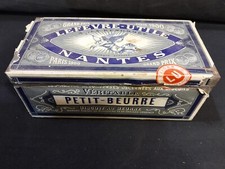 Ancienne Boîte en Tôle