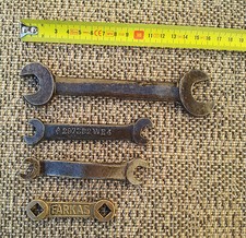Lot d'anciennes clés