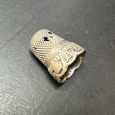 Ancien De A Coudre En Argent Massif Décors Motif Fleurie