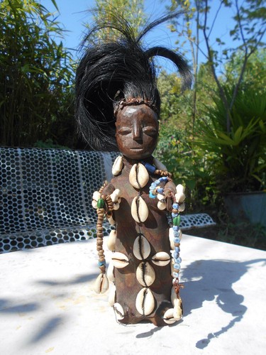 Ancienne statue poupée