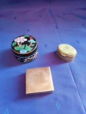 TROIS ANCIENNES    BOITES  A