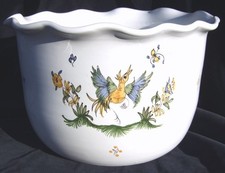 GRAND CACHE POT EN FAIENCE DE