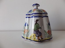 pot a tabac  en Faïence en faïence de Quimper  signée Adolphe Porquier 1875-1904