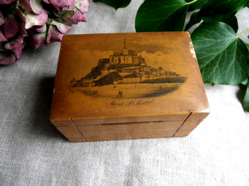 Tirelire ancienne souvenir - ancienne,