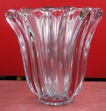 Vase corolle et godrons, cristal signé P. D'Avesn France, 18 cm