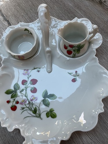 Rare assiette à - assiette, fraises