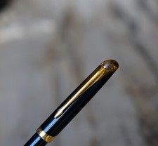 RARE STYLO BILLE PARKER ELLIPSE EN LAQUE VERT FONCE - FINITION PL. OR 18 CARATS