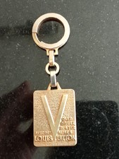 Louis Vuitton ancien porte-clés en métal doré Duseaux Paris