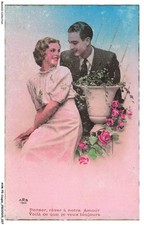 AVMP5-0371-COUPLE - PORTRAIT D'UN HOMME ET SA FEMME PRES D'UN POT DE FLEURS -