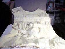 vêtement 2robe dos nu 8ans avec leur chouchou pris 15euro livraison mondial4,99