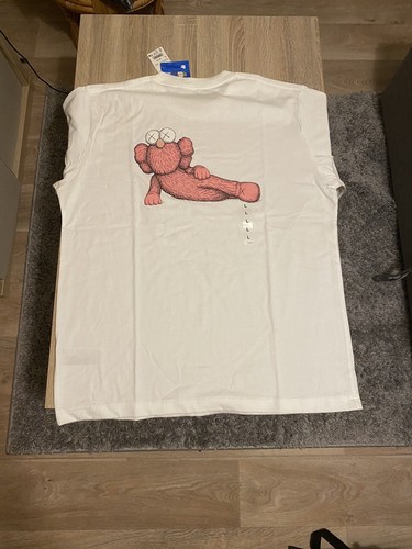 Kaws uniqlo t shirt - kaws,