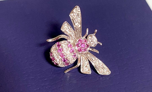 Broche abeille rubis diamant