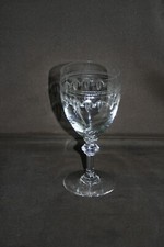 Verre de table ancien à pied