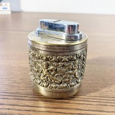 Briquet de table vintage laiton repoussé — décor baroque angelots 1960