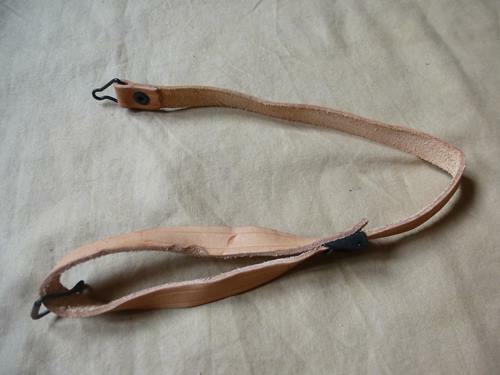 Jugulaire cuir brun pour liner