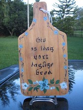 WOODEN  CUTTING BOARD  HAND