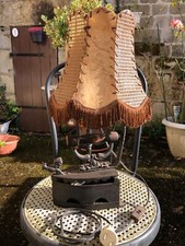 Lampe ancienne avec abat jour Sur base fer à repasser électrifié