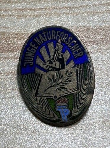 Pin ddr jeune naturaliste - pin's,