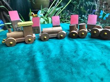 JOUET / TRAIN ANCIEN EN BOIS  /  MAISONS EN BOIS/ LOCOMOTIVE / WAGONS