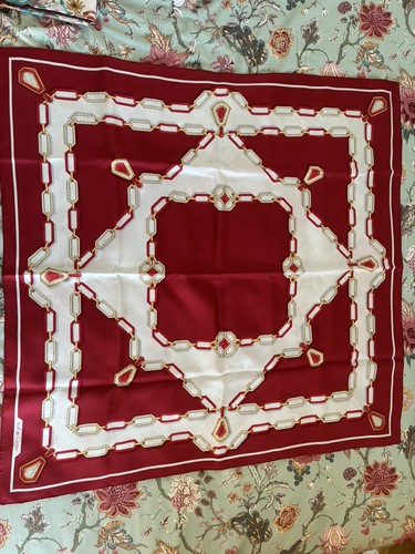 Magnifique foulard must - must, de
