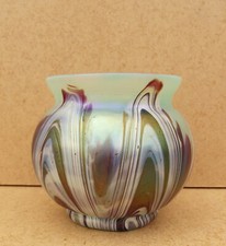 Ancien vase en verre irisé