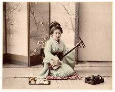 Japan, Japanese geisha playing shamisen Vintage albument print, tirage d'ép