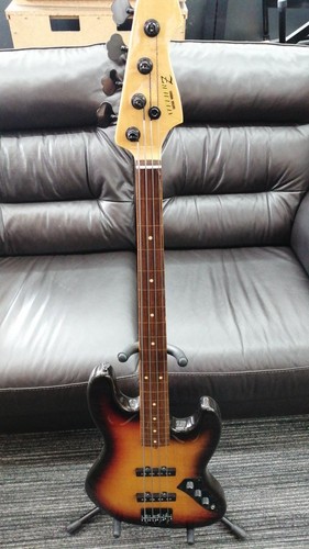 Guitare basse électrique