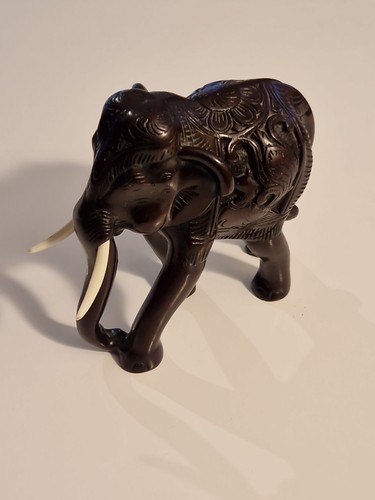 Elephant ancien sculté avec - scultÉ,