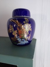 Petite potiche bleue couverte