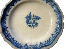 ASSIETTE EN FAIENCE DE MARSEILLE DU XVIIIème ATELIER FAUCHIER A LA BERAIN